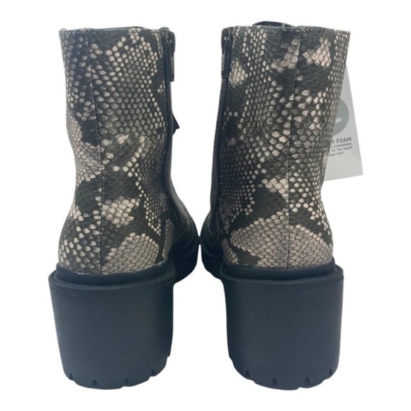 Universal Thread Combat
Boots Mid Calf Military Brie
Gray Faux Snake skin new - Picture 4 of 4